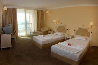 Курортные отели Duni Marina Beach Hotel - Все включено Созополь Двухместный номер с 2 отдельными кроватями и видом на парк (для 2 взрослых и 1 ребенка до 5 лет) — Бесплатное посещение пляжа-7