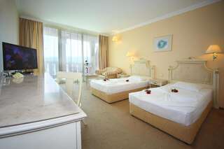 Курортные отели Duni Marina Beach Hotel - Все включено Созополь Двухместный номер с 2 отдельными кроватями и видом на парк (для 2 взрослых и 1 ребенка до 5 лет) — Бесплатное посещение пляжа-13