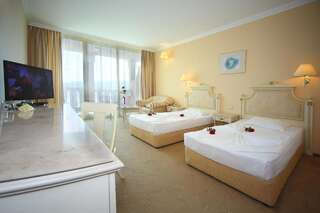 Курортные отели Duni Marina Beach Hotel - Все включено Созополь Двухместный номер с 2 отдельными кроватями и видом на парк (для 2 взрослых и 1 ребенка до 5 лет) — Бесплатное посещение пляжа-2